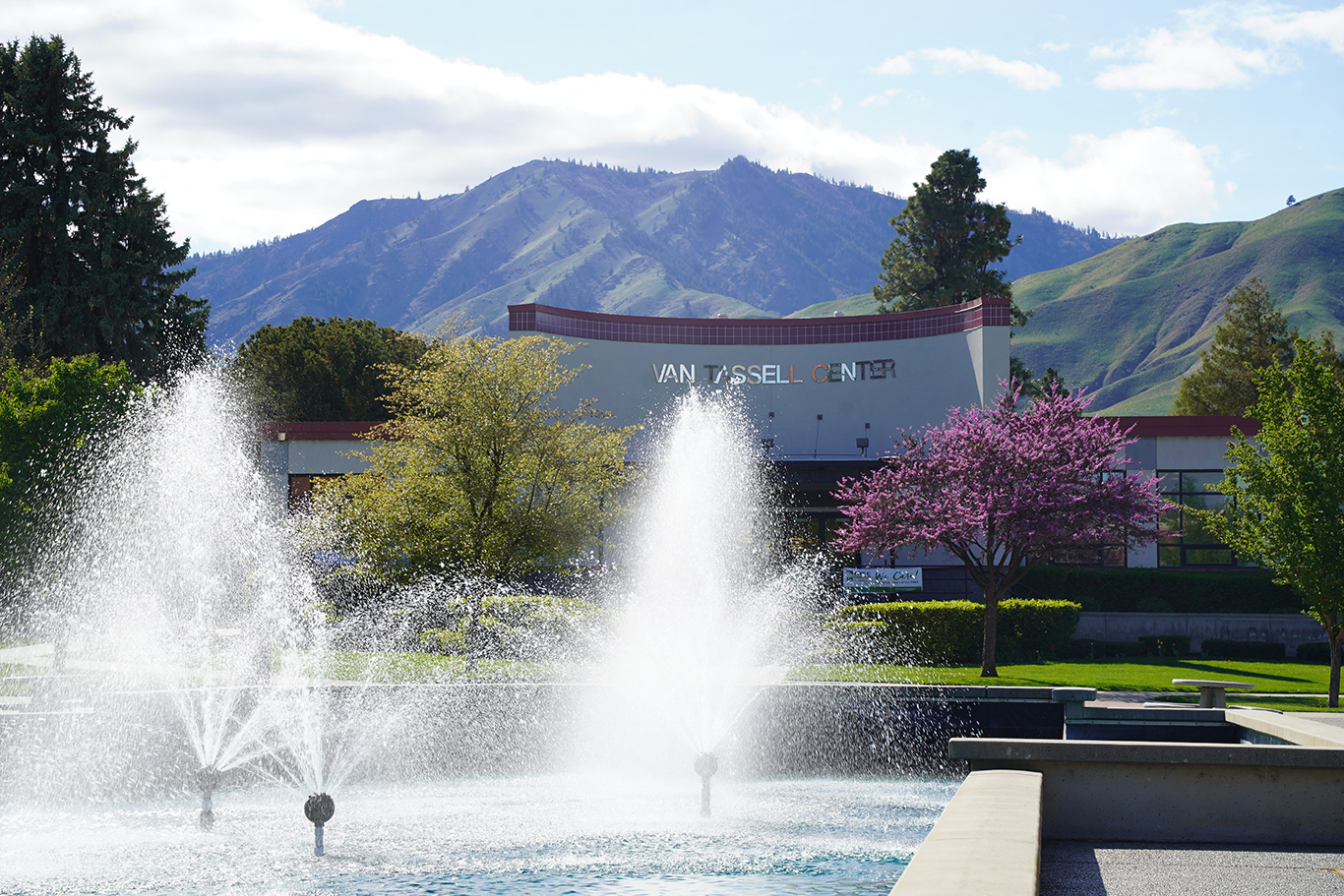 WVC fountain on Wenatchee campus